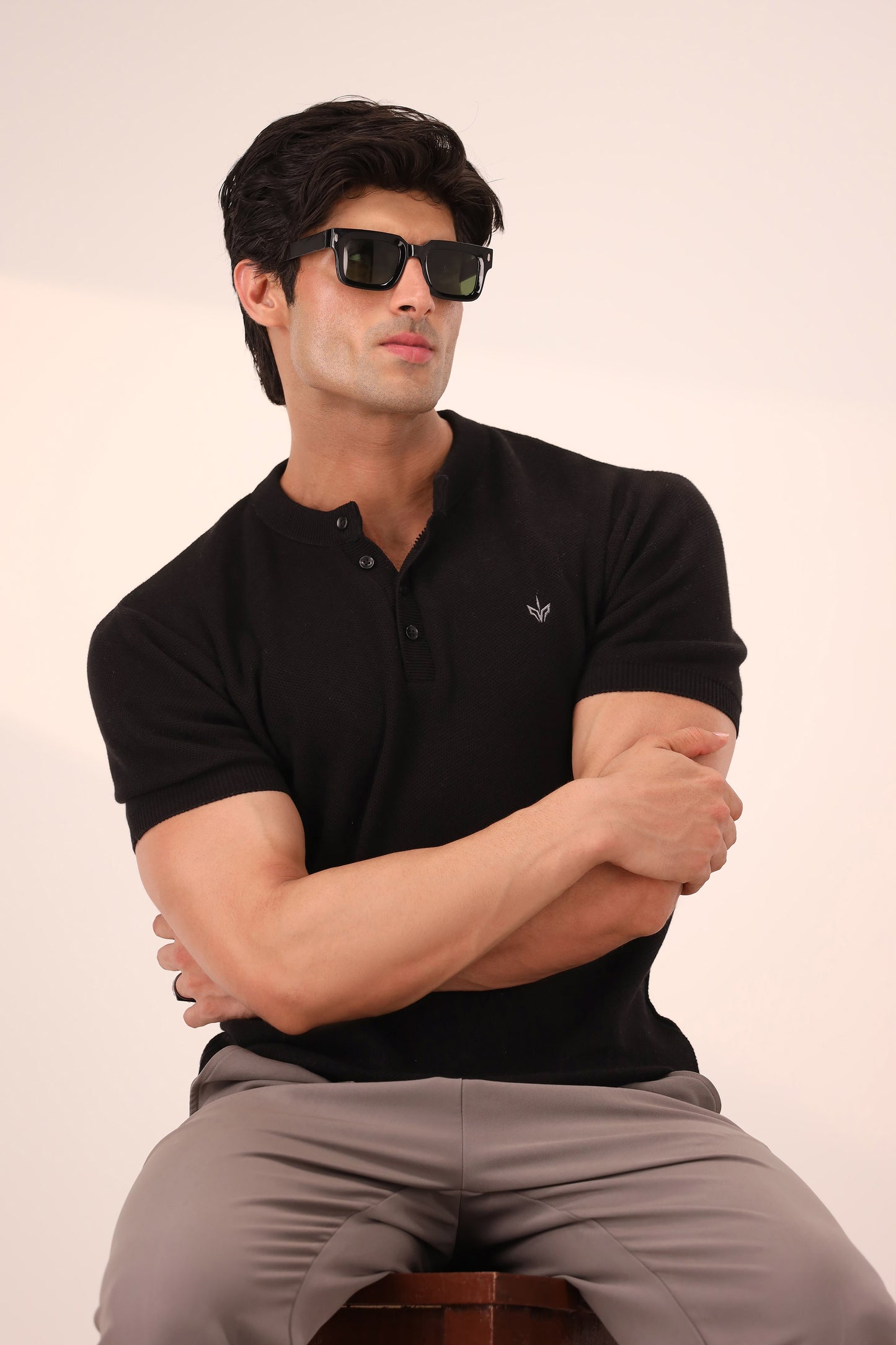 BLACK MESH KNITTED HENLEY