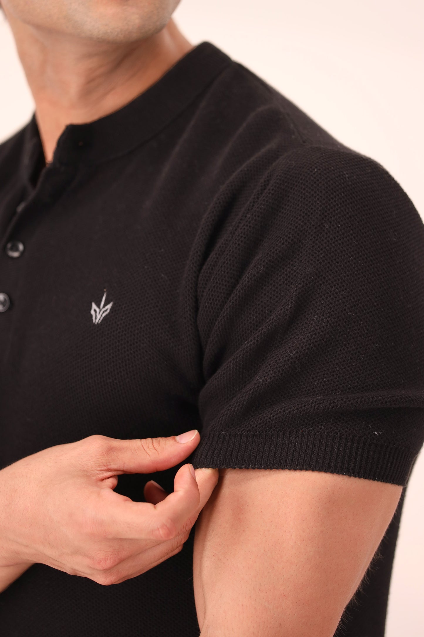 BLACK MESH KNITTED HENLEY