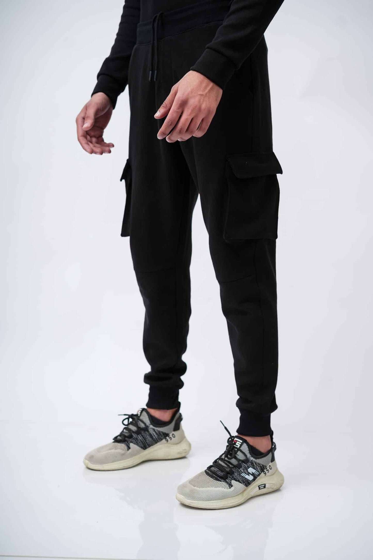 BLACK KNIT CARGO JOGGER